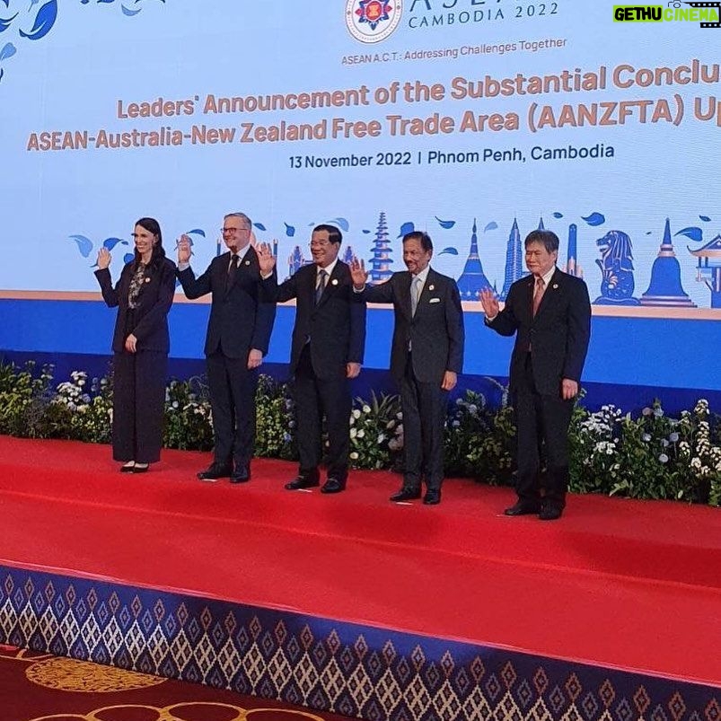 Jacinda Ardern Instagram - I’ve never quite understood why they make us wave for these photos, but I do know that concluding the ASEAN trade deal upgrade is a very, very good thing (hence the photo of smiling leaders.) This is a major region for our exporters, and this upgrade will make it easier for them to keep growing. On my count, it’s also the 6th free trade agreement or trade upgrade while we’ve been in Government!