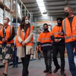 Jacinda Ardern Instagram - Back in the day (when we were in opposition) I remember visiting an employer and talking to them about why New Zealand’s apprentice numbers had been in steady decline. His answer was simple - we weren’t doing enough to support employers to take apprentices on, and to help them train more young people on the job. From that, came the policy that eventually led to mana in mahi delivered by MSD. Today @csepuloni and I visited a workplace that has been part of this programme, to mark the fact that we’ve now had 5000 people move into employment through mana in mahi. A milestone worth marking! A huge huge thank you to the employers, MSD frontline workers, Minister Sepuloni and the thousands of trainees who have made this programme such a success.