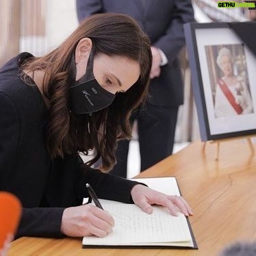 Jacinda Ardern Instagram - Started the day reading tributes to the Queen from around the world- a reminder of how many lives she touched. If you’d like to leave your own tribute, condolence books can be found at the National Library and the Beehive in Wellington, and many others will be popping up around the country as people share their memories and thanks. 📸 RNZ Image one - signing the condolence book on Friday. Image two - interviews on the balcony of the Beehive as the gun salute took place over Wellington.