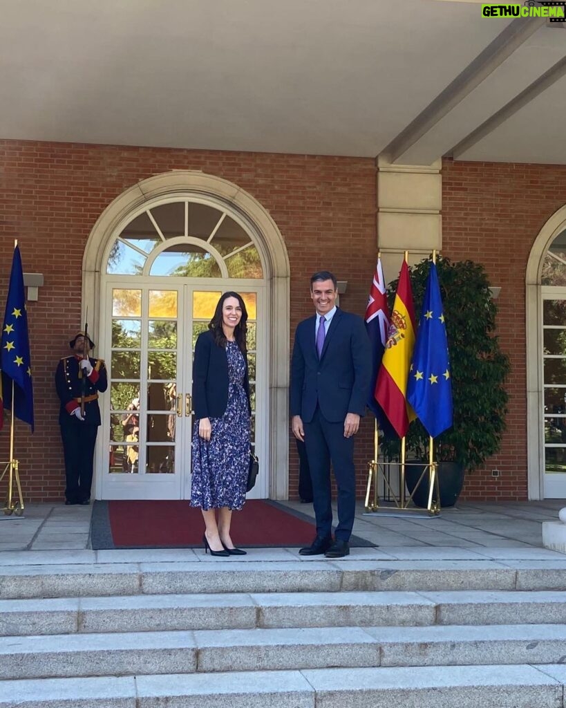 Jacinda Ardern Instagram - Finishing up for the day, just as your day in NZ begins! It’s been a big one. Kicked off the day with a bilateral meeting with President Sánchez of Spain. We discussed important topics like the war in Ukraine, food security, seabird conservation (where we’re doing some work together) and of course the EU Free Trade Agreement we’re negotiating. Outside of the talks it was a chance to promote the FIFA Women’s World Cup, which we’re hosting next year. I also heard the President was a Rugby fan so gifted him an All Blacks AND Black Ferns jersey! This afternoon I also presented the keynote speech at a Tech4Democracy Venture Day before heading into a bilateral with the French President, and then off to a dinner hosted by the Spanish King for those here in Madrid for the NATO Summit. A busy but productive day