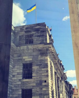 Jacinda Ardern Instagram - The New Zealand Parliament flying the  flag of Ukraine in solidarity. 📷 @leroytaylor
