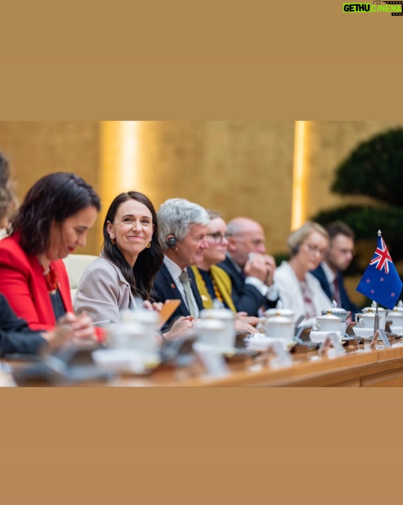 Jacinda Ardern Instagram - Happy to be in Viet Nam alongside an excellent group of New Zealand businesses, all keen to grow our trade opportunities here! We’ve increased our exports to Viet Nam by more than 40% in the last five years, and we’re keen to grow that further. I’ll be here for the next few days with our trade delegation (in between the annual East Asia Summit which was yesterday, and APEC at the end of the week) so stay tuned for updates, or just for photos via my story!