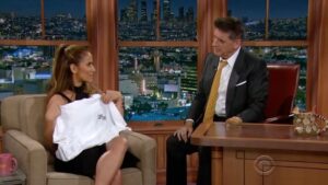 Jackie Guerrido Instagram - Aquí para que se rían un rato con mi visita al late late night show!! I had a blast at the #GraigFerguson #hollywood #latelatenightshow #JackieGuerrido #latina  #FbF  @craigyferg @espada_pr 🤣🤣❤️ Entra al link en mi Bio para ver más - to see more, link is in my Bio #bronxgirl #boricua #grateful 🙏🏻