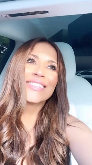 Jackie Guerrido Instagram - Sonríe!!! Un corazón agradecido es un imán de Bendiciones! #grateful 😘😍