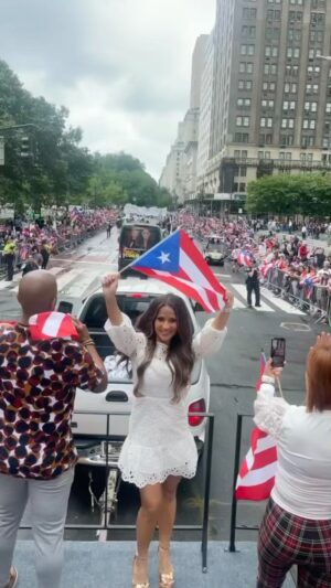 Jackie Guerrido Instagram - Cada vez que vengo es como si fuera la primera vez, llena de felicidad y agradecimiento.  Puerto Rico,  yo nunca dejaré de amarte. 🇵🇷 familia gracias por el cariño ❤️ #puertoricanparade #weekend #puertorico  #NY #Bronx #dreambig #migente #ustedes