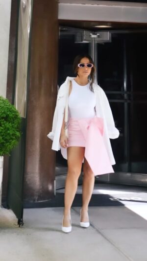 Jackie Guerrido Instagram - Don’t be afraid of the space between your dreams  and reality.  If you can dream it, you can make it so”  No tengas miedo del espacio entre tus sueños y la realidad. si puedes soñarlo, puedes hacerlo. #Bronxgirl #citygirl #nyc #journey #blessed #goodvibes #dreambig #hardworkpaysoffs #ootd #weekend #sun #love #fun #style @rogerdemonserrath