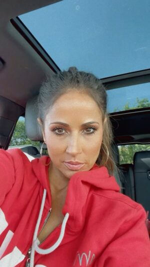 Jackie Guerrido Instagram - If you change the way you look at things, the things you look at change”  Si cambias la forma en que miras las cosas, las cosas que miras cambian🥰 Sunday vibes!  #makeup  #shadow #colors #ponytail  #braids #fun #goodvibes #carvideo #reel #jackieguerrido