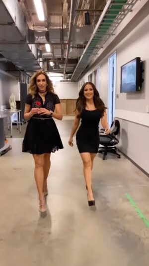 Jackie Guerrido Instagram - Disfrutando una súper semana de trabajo junto a mi flaca bella @liliestefan y todo el equipo de @elgordoylaflaca  los adoro ❤️❤️ que manera de divertirnos 🤣😍💃🏻 #itsswrap  #tv #onset #latinas #goodvibes #friday #reelsinstagram