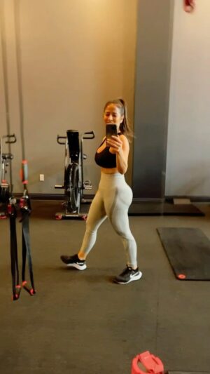 Jackie Guerrido Instagram - Good vibes! Healthy life! Happy life!  Buena vibra!  Vida saludable! Felicidad! 💃🏻 #bodysoulspirit #gym #reel #sweat  #workout #nopainnogain #getstrong #JackieG