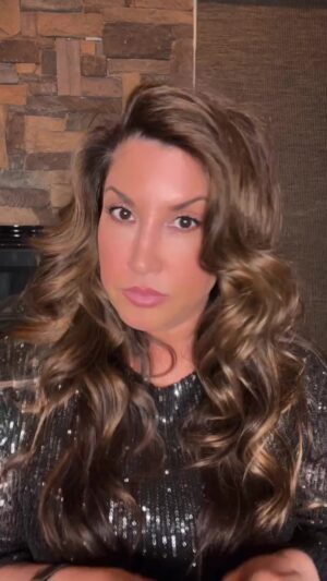 Jacqueline Laurita Instagram - Just a catch up and a Happy New Years! I’m grateful for all of you! Xoxo 
For those asking what color lipstick I was wearing… it wasn’t Charlotte Tillbury lipstick as I originally thought. I was wearing Pat McGrath Labs MatteTrance Omi 107!
Hair color questions ask @hairbytav ❤️