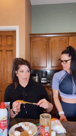 Jacqueline Laurita Instagram - #cheatday #JacNJill