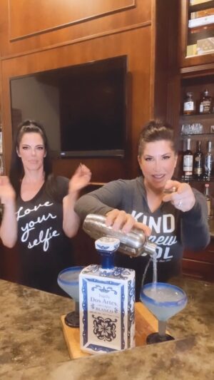 Jacqueline Laurita Instagram - Have a good day today! 👯‍♀️☀️