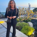 Jacqueline Laurita Instagram - Just two girls in the #malibu sun having fun! 👯‍♀️☀️Always the best time doing girl time with my dear friend @erriettelenasdesign 💕 I somehow can never take my photoshoots by friends seriously, but here it is. 📸🤪 A little Rest and relaxation, mixed with a lot of fun and a lot of laughs is exactly what was needed. 🫶🏼👯‍♀️ (More videos and pictures from Malibu in my story )