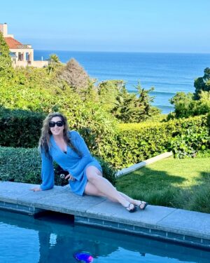 Jacqueline Laurita Instagram - Just two girls in the #malibu sun having fun! 👯‍♀️☀️Always the best time doing girl time with my dear friend @erriettelenasdesign 💕  I somehow can never take my photoshoots by friends seriously, but  here it is. 📸🤪 A little Rest and relaxation, mixed with a lot of fun and a lot of laughs is exactly what was needed. 🫶🏼👯‍♀️ (More videos and pictures from Malibu in my story )