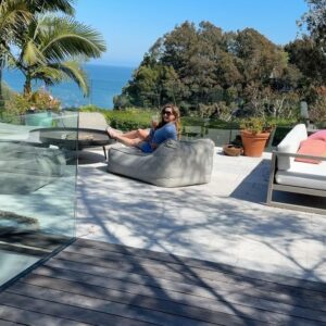 Jacqueline Laurita Instagram - Just two girls in the #malibu sun having fun! 👯‍♀️☀️Always the best time doing girl time with my dear friend @erriettelenasdesign 💕  I somehow can never take my photoshoots by friends seriously, but  here it is. 📸🤪 A little Rest and relaxation, mixed with a lot of fun and a lot of laughs is exactly what was needed. 🫶🏼👯‍♀️ (More videos and pictures from Malibu in my story )