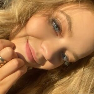 Jade Pettyjohn Instagram - Something that has become increasingly more real to me is how sacred life is. To lean in to the kiss. And let your belly ache as you laugh. To play Purple Rain for a stranger in a park. To take risks. To spend your time on people and pursuits that enhance you and not drain you of your power and glow. The concept is so painfully simple but man I’ve been really feeling the power in it. I don’t necessarily feel like life is short, but I do think it’s fast. And I want to feel my life as I live it and appreciate just how godly being here is. Sending you some love and genuinely hope you’re doing well :)