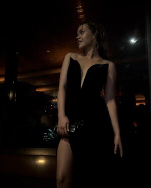 Jade Pettyjohn Instagram - A night with Kino 🎞️
Styled by @styledbyfranzy 
Dress @cristallini_official 
Bag @ramstiofficial 
Earrings @elisheva.and.constance 
Video: @juliet_holyfield