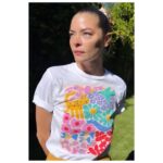 Jaime King Instagram - As you’ll know, kids are amazingly creative. So, shouldn’t kids in marginalized areas in Indonesia have a platform to unleash that creativity? To create a better future for themselves? @facethistshirts is exactly doing that. The charity/social streetwear brand lets Indonesian school kids drop and design merch, in collaboration with (street) artists from around the world. The wonderful tee I’m wearing right now, for example: It’s designed by artist @liv.leeee who created her artwork using kids art from a school on Lombok. All proceeds will be used to improve this school, so follow @facethistshirts (they’re Vogue’s Talent To Watch!) and get yourself this uniquely designed T-shirt! #socialstreetwear #wearfacethis #artforgood #ootd #kidsart #tshirtdesign #artistsoninstagram 📸 @browsbysarahabikzer