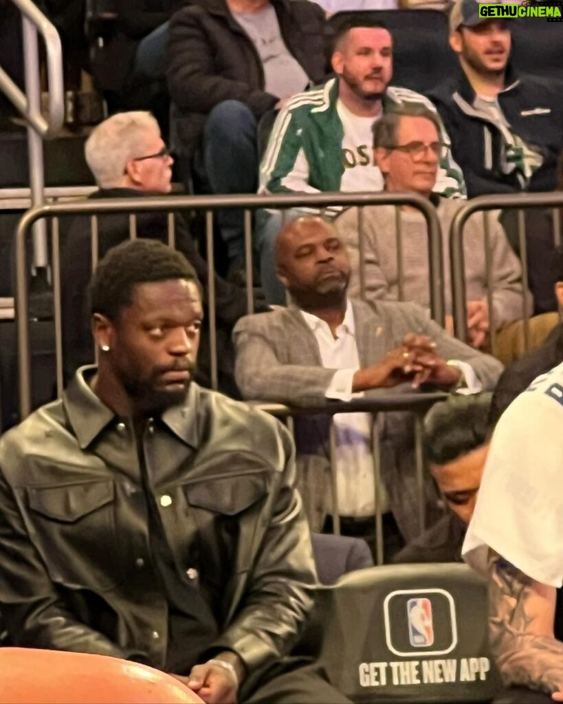 Jaimie Alexander Instagram - We had the best time tonight supporting our @nyknicks at @thegarden (Was sad @juliusrandle30 wasn’t in the game but snuck a little stalker pic anyway) 🥰🏀