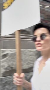 Jaimie Alexander Instagram - What do we want? CONTRACTS. If we don’t get them? SHUT IT DOWN. #sagaftrastrong #strike #sagaftra #wga 🪧🙌🏻💪🏻🔥