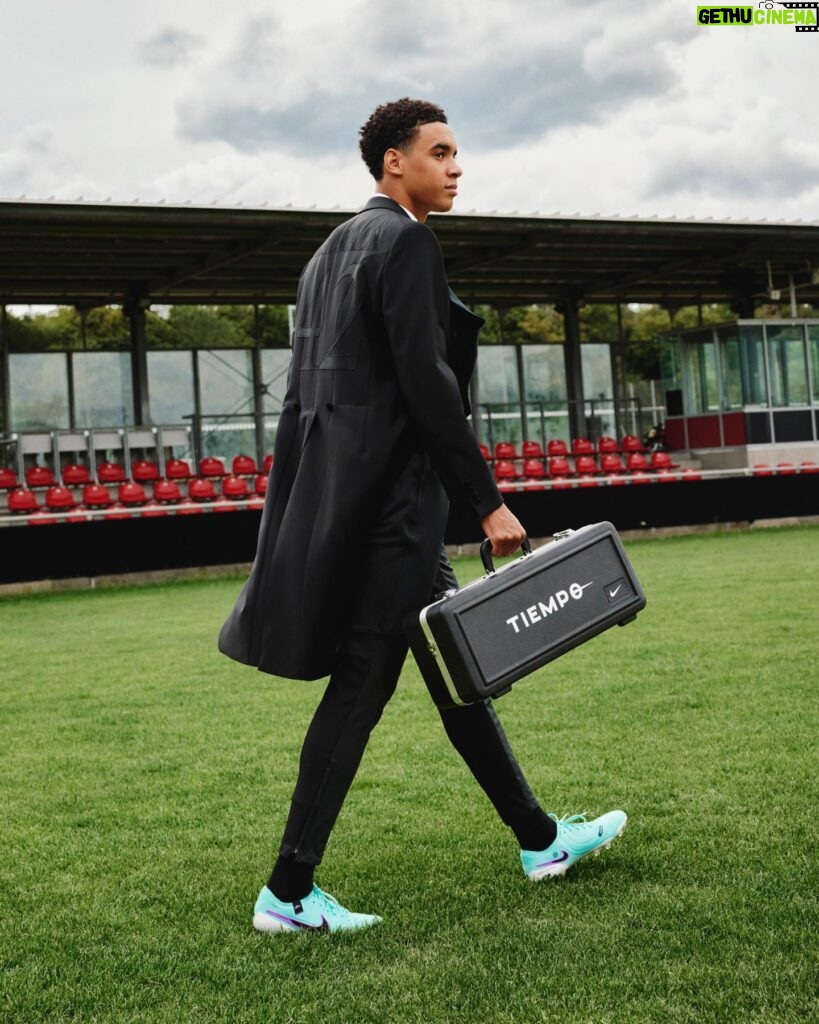 Jamal Musiala Instagram - Take a touch 🤌🏽 Take a bow 👏🏽 Always ready to finesse the defense in the @nikefootball Tiempo 10!