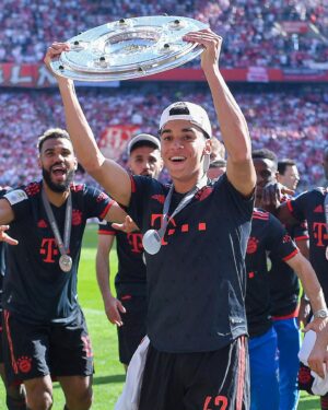 Jamal Musiala Instagram - DEUTSCHER MEISTER!!🏆