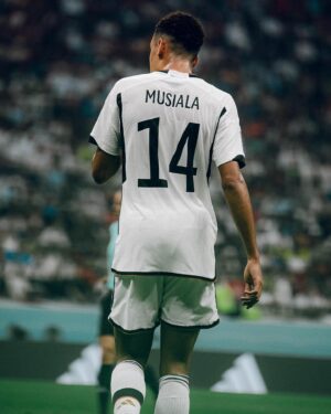 Jamal Musiala Instagram - Another year is in the books 🔒 On the last days of 2022 it's time to say thank you again for all your great support throughout the year. I'll keep working hard to come back even stronger in the new year and win as much as possible with the team. Could not be more motivated 💯 
Best wishes to all of you for 2023 💪🏽