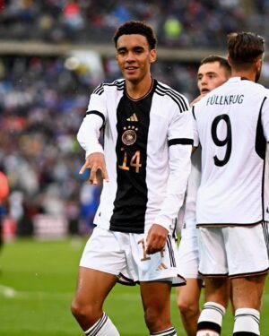 Jamal Musiala Instagram - A huge thank you to all of you for your incredible support last year! 🙏🏽 Now it’s time to focus on our goals for 2024. Best wishes and a happy, healthy and successful new year 💪🏽