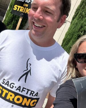 Jamie Lynn Spears Instagram - Had my #SAG card, before I had my drivers license 👧🏼🤍🪧
#SAGAFTRA
#SAGAFTRASTRONG 
•

📸First photo:
•Photographer Ashley Batz (@ashleybatz)

•Assist Joe Elgar (@joeelgar)

•Backdrop Donated by Schmidli (@schmidlibackdrops)

•Equipment Donated by Chism Grip (@brianchismgrip)