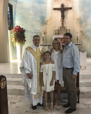 Jamie Lynn Spears Instagram - Our community is experiencing a tremendous loss after the tragic passing of Father Mark.
No words could even come close to explaining the gift that Father Mark was, instead I’m going to tell you a story of my first hand account & testament to how special he was. In 2017, me and my family were in our darkest hour as we watch my little girls lifeless body, while she was in a coma with a machine breathing for her, & things did not look good. My mama or one of her friends had already let Father Mark know of our situation, so he made his way to us, even as inconvenient as it may have been to drive over an hour out of his way on a Super Bowl Sunday of all things. He waited a long time in the waiting room with friends and family, as we were in an ICU for the most severe situations, & you could only have minimal ppl come back, but finally, they let him back, after I begged and pleaded, please let Father Mark back to pray over my baby girl………
CAPTION TOO LONG-
CONTINUED IN MY PHOTO SLIDES ABOVE⤴️⬆️