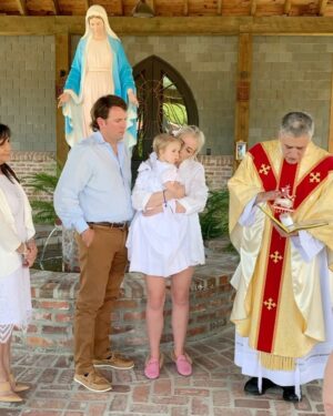 Jamie Lynn Spears Instagram - Our community is experiencing a tremendous loss after the tragic passing of Father Mark.
No words could even come close to explaining the gift that Father Mark was, instead I’m going to tell you a story of my first hand account & testament to how special he was. In 2017, me and my family were in our darkest hour as we watch my little girls lifeless body, while she was in a coma with a machine breathing for her, & things did not look good. My mama or one of her friends had already let Father Mark know of our situation, so he made his way to us, even as inconvenient as it may have been to drive over an hour out of his way on a Super Bowl Sunday of all things. He waited a long time in the waiting room with friends and family, as we were in an ICU for the most severe situations, & you could only have minimal ppl come back, but finally, they let him back, after I begged and pleaded, please let Father Mark back to pray over my baby girl………
CAPTION TOO LONG-
CONTINUED IN MY PHOTO SLIDES ABOVE⤴️⬆️