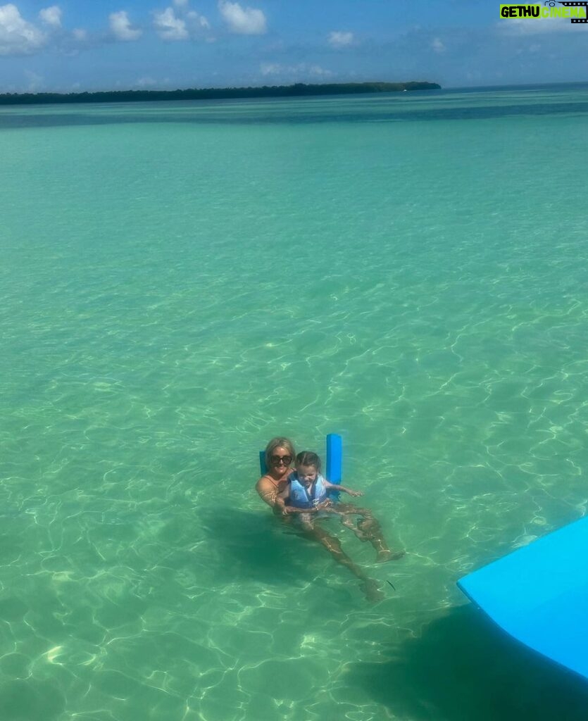 Jamie Lynn Spears Instagram - good times were had🌴🌊☀️👙🏖️🐚🤙🏻 Sunset Key Cottages, A Luxury Collection Resort