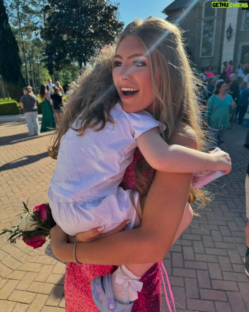 Jamie Lynn Spears Instagram - very busy weekend w/ my 2 fav girls. mama is tired. many more pics to share after I catch my breath, and wrap my head around how fast they grow up on us💔🤍👯‍♀️ Strawberry Manor Event Venue
