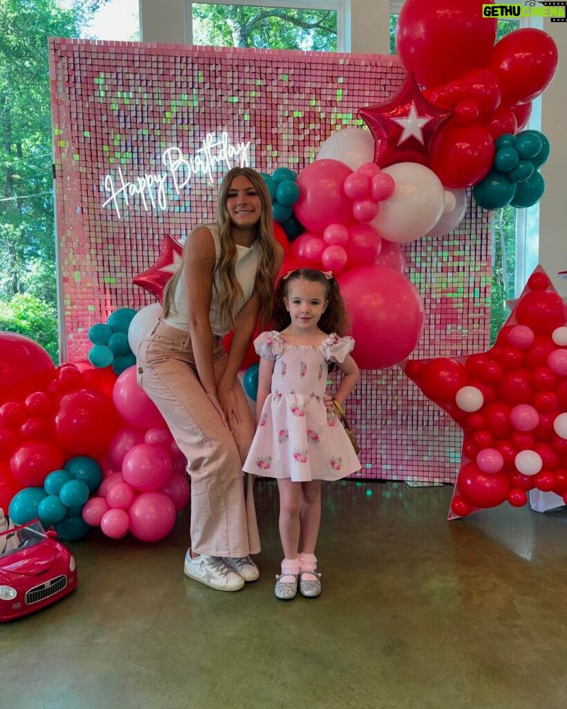 Jamie Lynn Spears Instagram - very busy weekend w/ my 2 fav girls. mama is tired. many more pics to share after I catch my breath, and wrap my head around how fast they grow up on us💔🤍👯‍♀️ Strawberry Manor Event Venue