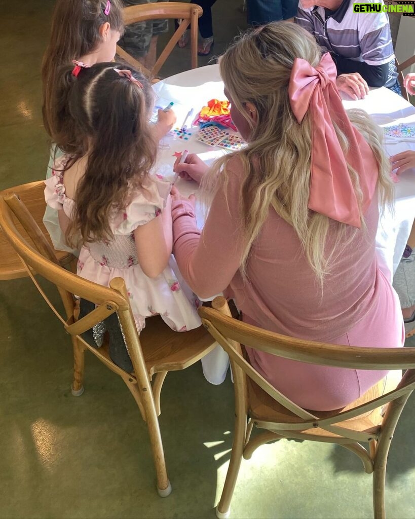 Jamie Lynn Spears Instagram - very busy weekend w/ my 2 fav girls. mama is tired. many more pics to share after I catch my breath, and wrap my head around how fast they grow up on us💔🤍👯‍♀️ Strawberry Manor Event Venue