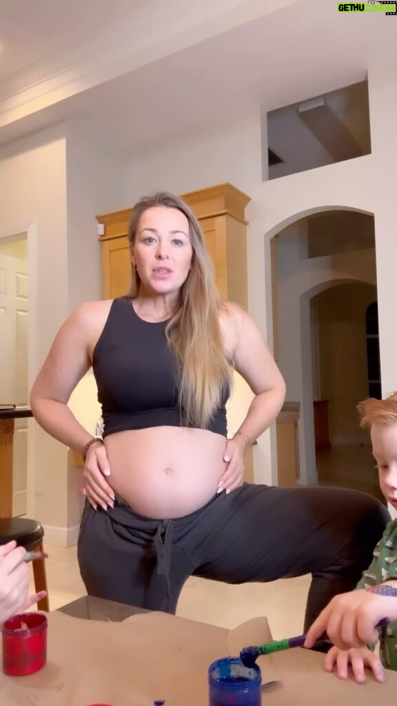 Jamie Otis Instagram - Which Easter egg belly do you like best?? 1, 2, or 3? 🐣 These twin babies have no idea how excited their family is for them to come.🙏🏻🥰And no one’s more excited than their big brother and sister!❤️ I can’t wait til we get to hold them in our arms!🤱🏼 Which belly egg do you think is the best? First one with Henley in my belly, second with Hendrix in my belly or third with the twins in my belly?!🥚🐣 #twinpregnancy #twin #pregnancylife #pregnantbelly #preggo #preggers