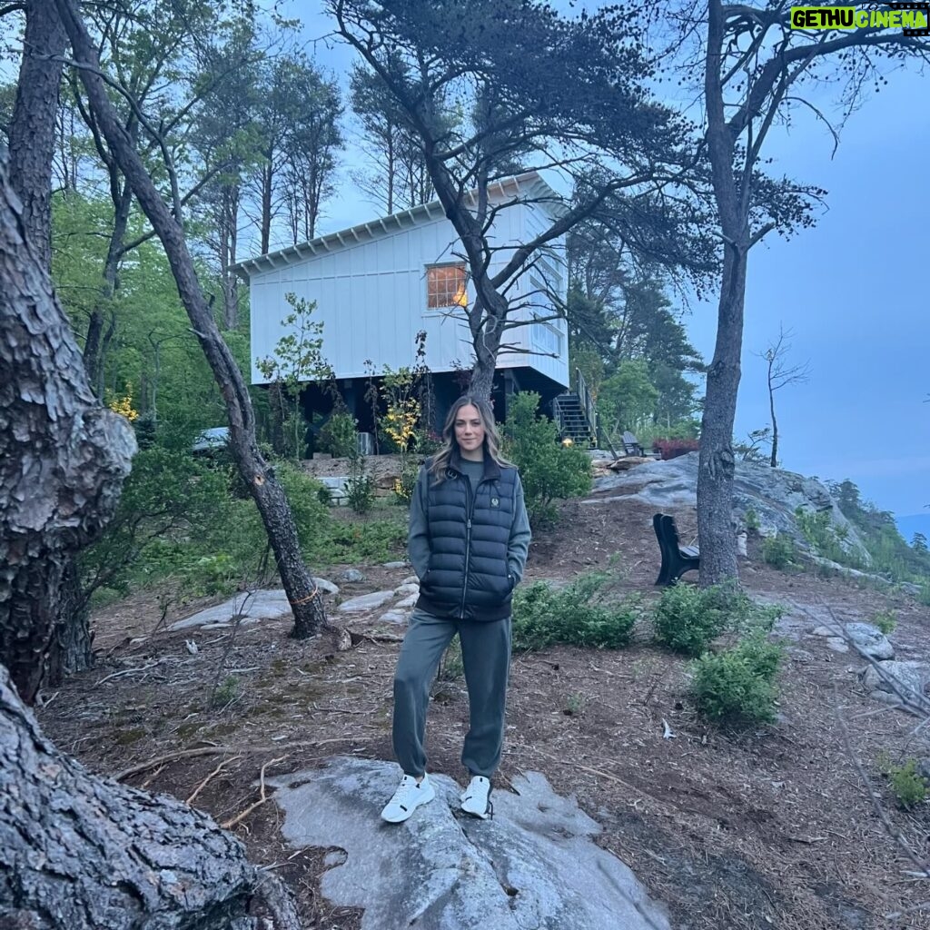 Jana Kramer Instagram - A slice of heaven @boltfarmtreehouse and our new favorite getaway thats also close to home 🙌🏼…. After a busy last month Allan and I have been looking forward to these 2 days to connect, recharge, and relax and it was exactly what we both needed. ♥️