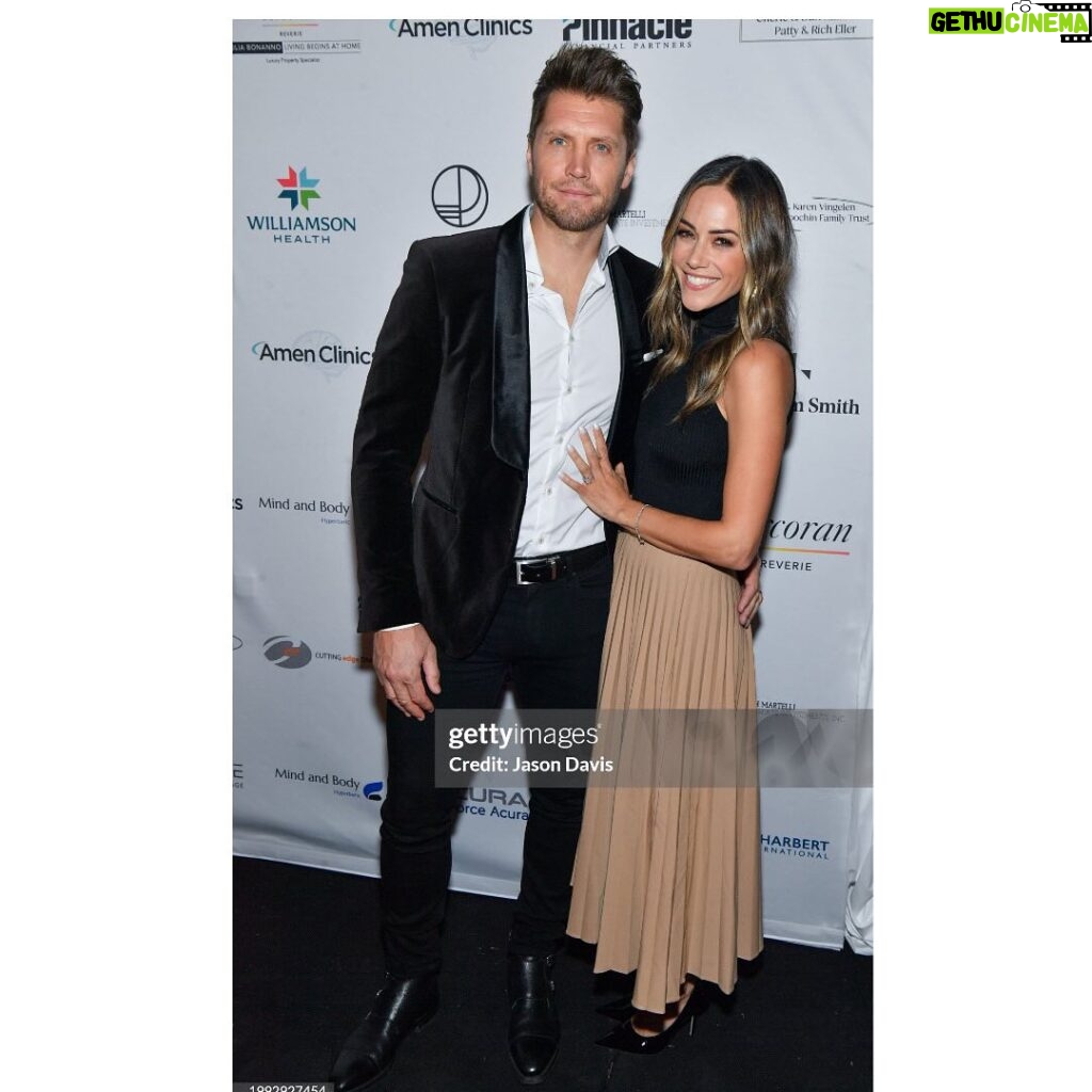 Jana Kramer Instagram - Got to be a part of a very special night last night with this handsome man. Raising awareness for mental health and brain health with @refugecenterforcounseling and @changeyourbrainfoundation 🙌🏼🧠♥️ ! Was honored to share a piece of my story and my love for therapy @refugecenterforcounseling