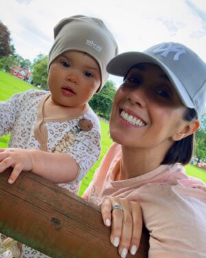 Janette Manrara Instagram - Happy Bank Holiday Monday ☀️ 
Been having the most amazing weekend at home w/ my bestie. Sending all the love for a new week in my favourite day of the week 🤍