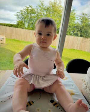 Janette Manrara Instagram - We had our weekly swimming lesson today w/ @puddleducksmidcheshire. Lyra was very impressed w/ her little swimsuit skirt! It’s officially my favourite time of the week 🙌🏼
Monday’s were always my favourite day of the week, but now they really are extra special 🤍🌊