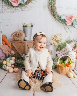 Janette Manrara Instagram - Happy Easter from the Skorjanecs Family 🐰🐣
•
•
Thank you to @mumandme_app & @chaptertwophotography for the gorgeous photos! 📸
