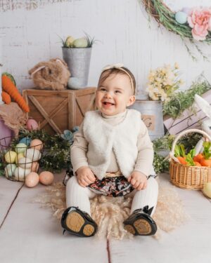Janette Manrara Instagram - Happy Easter from the Skorjanecs Family 🐰🐣
•
•
Thank you to @mumandme_app & @chaptertwophotography for the gorgeous photos! 📸