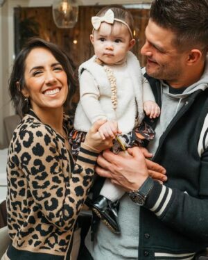 Janette Manrara Instagram - Happy Easter from the Skorjanecs Family 🐰🐣
•
•
Thank you to @mumandme_app & @chaptertwophotography for the gorgeous photos! 📸