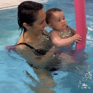 Janette Manrara Instagram - Today’s was Lyra’s first day in the pool AND her first swimming lesson! She loved it and so did mummy. Thank you @puddleducksmidcheshire for creating such a beautiful environment for our new little swimmer. Happy to report we’re heading back next week! 🌊 

@adam_peaty would be proud 👏🏼

#puddleducksswimminglessons #puddleducksmidcheshire #learn2swim #lifeskills