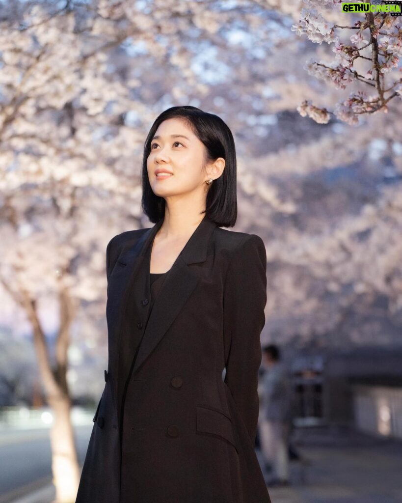 Jang Na-ra Instagram - #굿파트너 벚꽃 아래서 촬영하다 스틸기사님이 찍어주신 사진🌸🌸🌸🌸