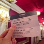 Jang Na-ra Instagram - #갈매기#연극갈매기 #이순재 선생님. #주호성 아빠. 귀여워 죽겠는 우리“패밀리”의 사랑둥이 #윤상정 배우와 갈매기를 보고 왔어요! 우리 패밀리에서 러블리하며 카리스마있고 때로는 장난꾸러기 같은 시아버님으로 출연중이신 순재선생님. 무대를 향한 무한한 사랑과 열정을 보여주셨어요!! 🔥🔥🔥🔥🔥🔥🔥🔥🔥 70대 중반이지만 순재 선생님의‘호성이’로 불리는 아빠. 참으로 멋지셨다우👍🏻 드라마 시어버지.진짜 친정아버지. 그리고 귀여운 상정이와 2023년 힘차게 시작해봅니다!!❤️