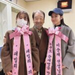 Jang Na-ra Instagram - #갈매기#연극갈매기 #이순재 선생님. #주호성 아빠. 귀여워 죽겠는 우리“패밀리”의 사랑둥이 #윤상정 배우와 갈매기를 보고 왔어요! 우리 패밀리에서 러블리하며 카리스마있고 때로는 장난꾸러기 같은 시아버님으로 출연중이신 순재선생님. 무대를 향한 무한한 사랑과 열정을 보여주셨어요!! 🔥🔥🔥🔥🔥🔥🔥🔥🔥 70대 중반이지만 순재 선생님의‘호성이’로 불리는 아빠. 참으로 멋지셨다우👍🏻 드라마 시어버지.진짜 친정아버지. 그리고 귀여운 상정이와 2023년 힘차게 시작해봅니다!!❤️