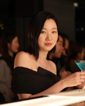 Jang Yoon-ju Instagram - 불금 🍸