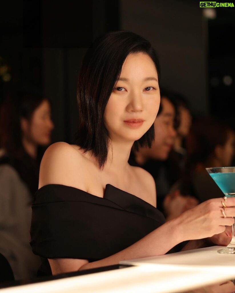 Jang Yoon-ju Instagram - 불금 🍸