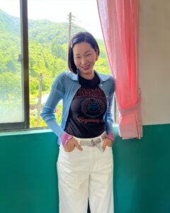 Jang Yoon-ju Instagram - 올캐 와줘서 고마워 :) 😍💛🙏🏻 #눈물의여왕 #백미선